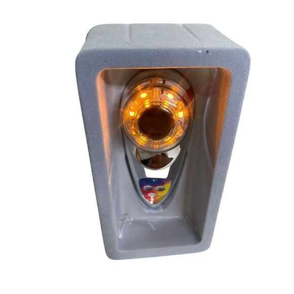 Optimizer Voyage Tri-light++ in Silver by Skin Inc - Picture 4 of 5